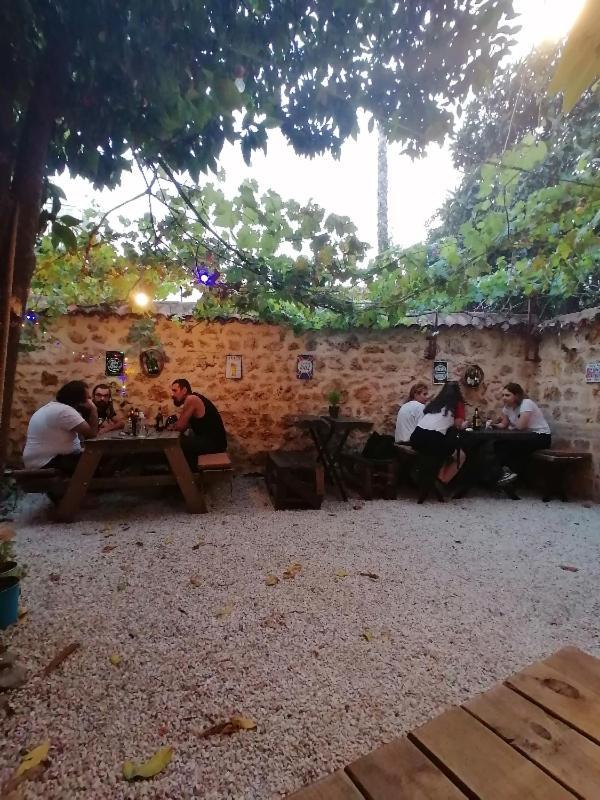 Kuyu Beergarden Hostel อันตัลยา ภายนอก รูปภาพ